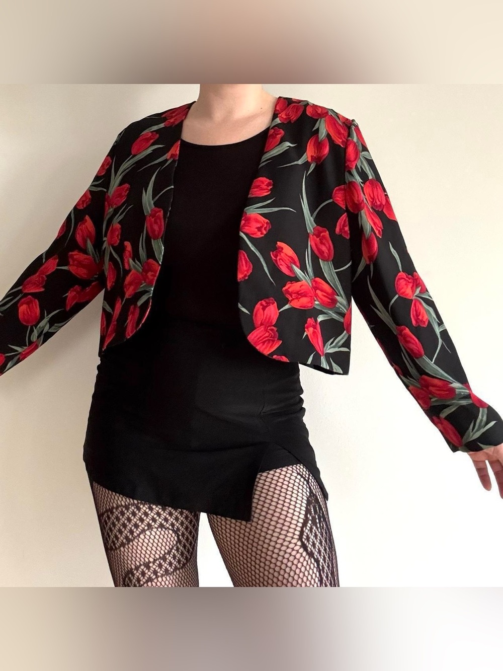 Leslie Fay black, green, and red floral tulip print lightweight jacket